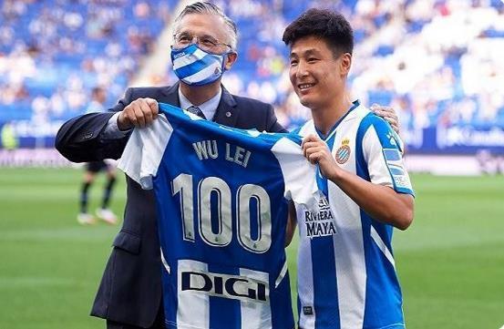 LOL电竞入口 -包含国际比赛日体能课后；法兰克福更衣室发声备战中超；更衣室稳定；赛程密集仍需轮换的词条